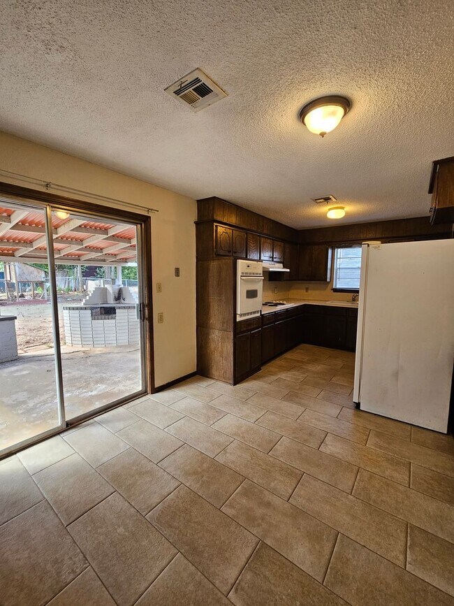 Foto del edificio - (3) Bed/(1.5) Bath in NE Norman Avail NOW!