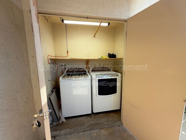 Foto del edificio - 450 W Vermont Ave