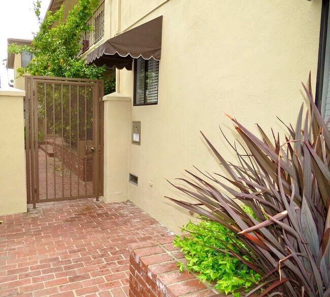 Building Photo - 1243 Armacost Ave