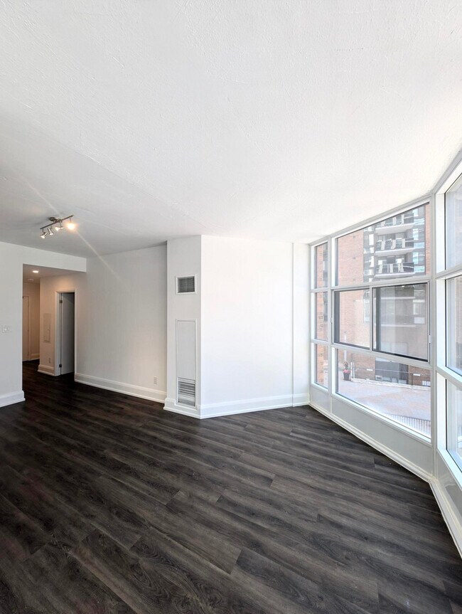 Salon - Bay Charles Tower