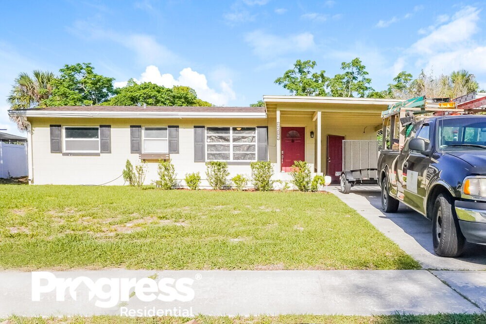 Primary Photo - 2212 Driftwood Dr