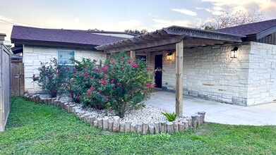 Building Photo - 13113 Hearn Rd