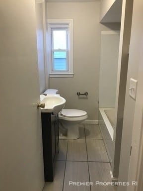 Building Photo - 2 Oakleigh Ave