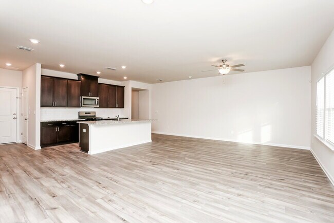 Foto del edificio - 1157 Sunny Lake Dr