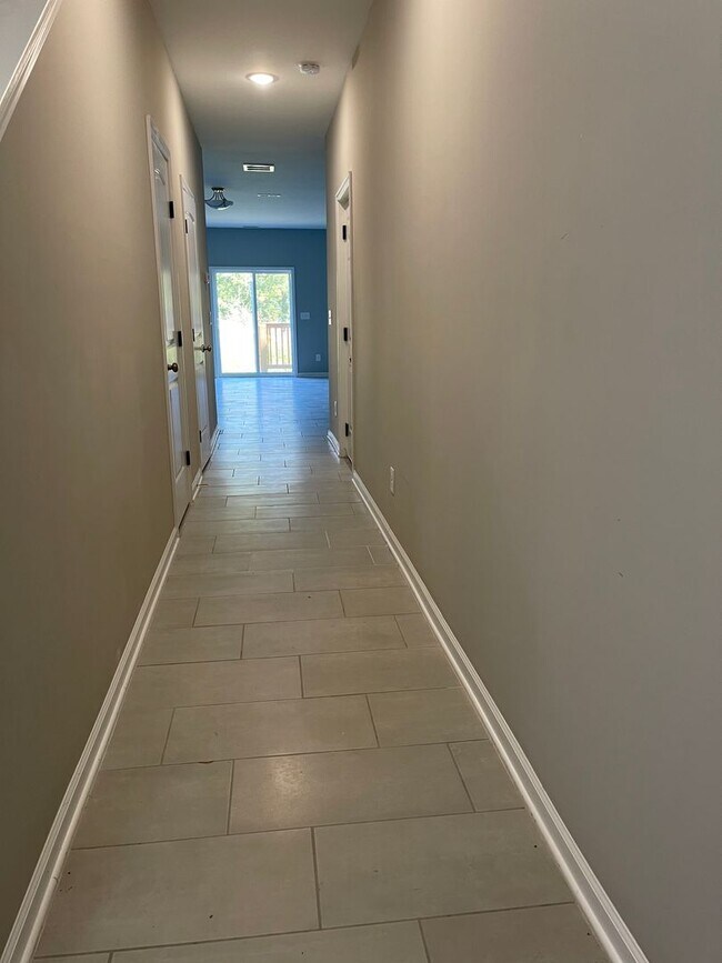 Foto del edificio - 3 Bedroom 2.5 Bath Townhouse in Columbia! Available for Move-In 1/1/2026!