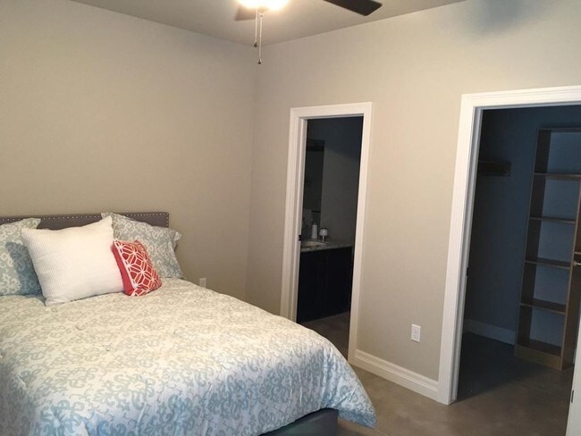 Foto del edificio - 2790 E 45th St N