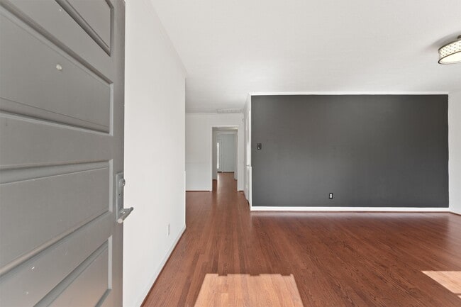 Foto del edificio - 4414 Gardendale Dr