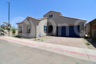 Building Photo - 3871 E Rainbow Dr