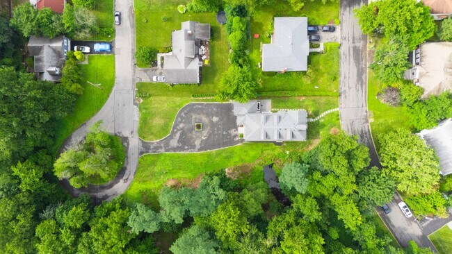 Foto del edificio - 1 Kewanee Rd