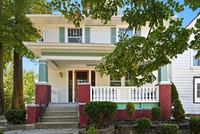 Building Photo - NEW LISTING! Spacious 3-Bedroom Home with ...