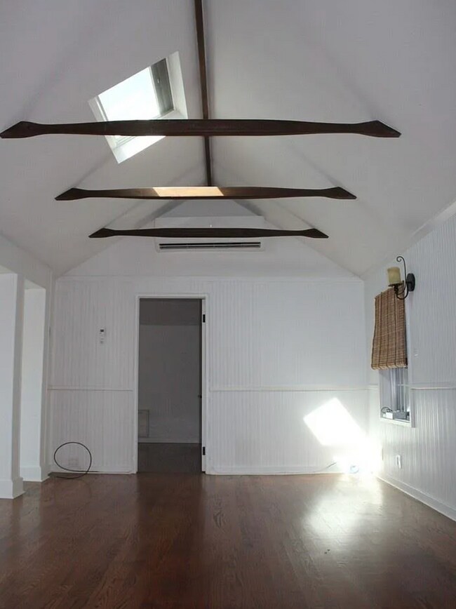 Building Photo - Charming 3 Bed, 2 Bath Single Story Home w...