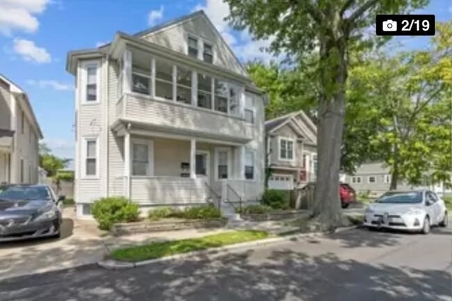 Building Photo - 129 Sandringham Ave