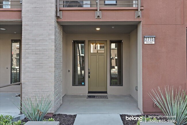 Building Photo - 2715 5th St