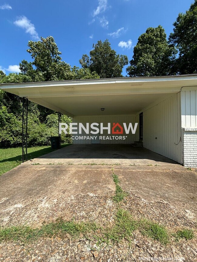 Building Photo - Text the Leasing Team at 901-820-4367 to S...