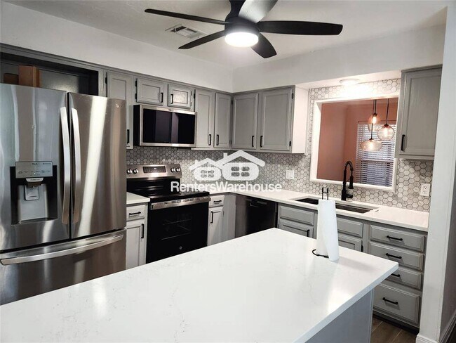 Foto del edificio - 12800 Briar Forest Dr
