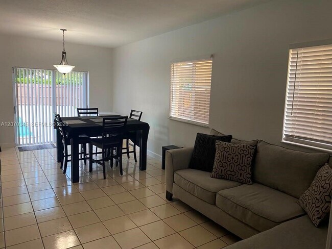 Foto del edificio - 2529 NE 41st Terrace