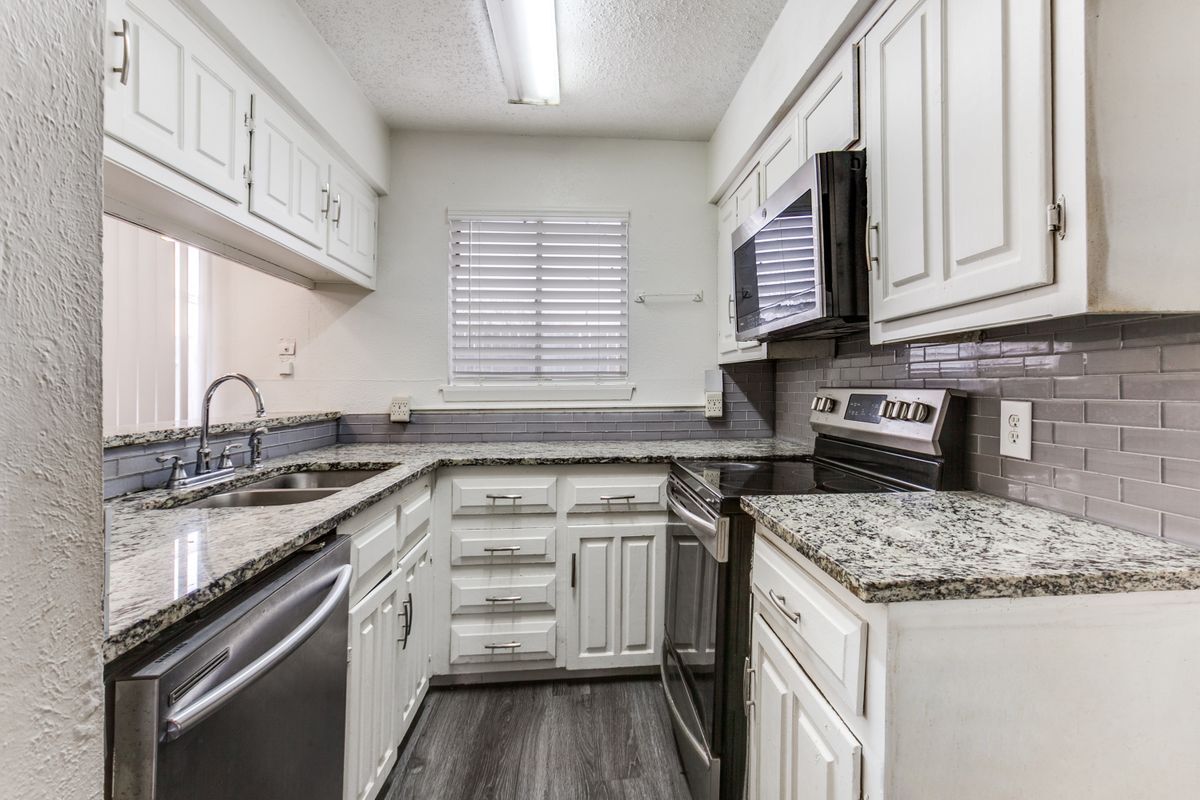 Foto del edificio - 1804 Highbrook Ct