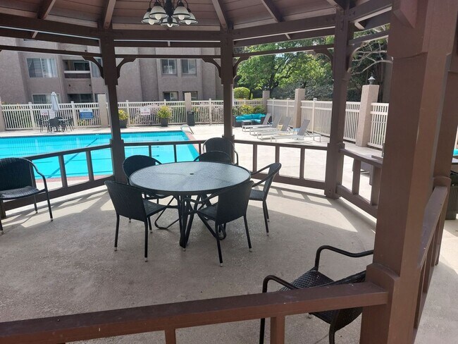Building Photo - ***Move in Now Special-One Month Free Rent...
