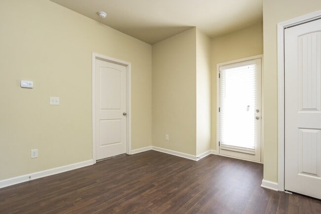 Building Photo - 534 Lobdale Falls Dr