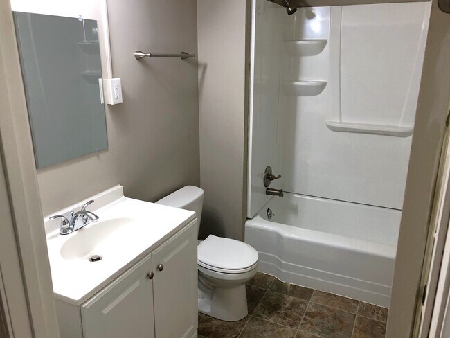 Building Photo - 3 Bed House - MUST SEE!!