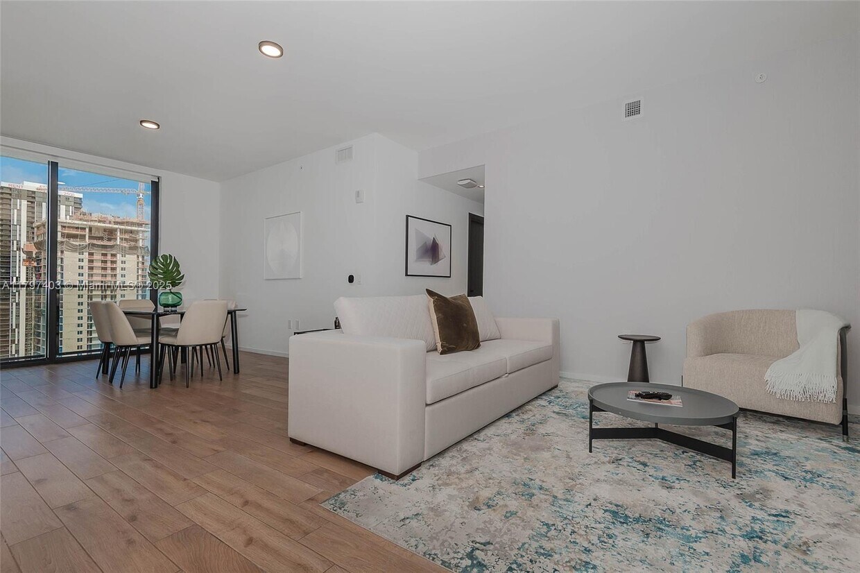 Foto principal - 398 NE 5th St