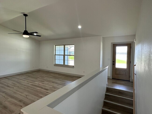 Building Photo - Now Accepting Applications – 5 BED 3 BATH | Summit Pass Subdivision | Waynesville School District