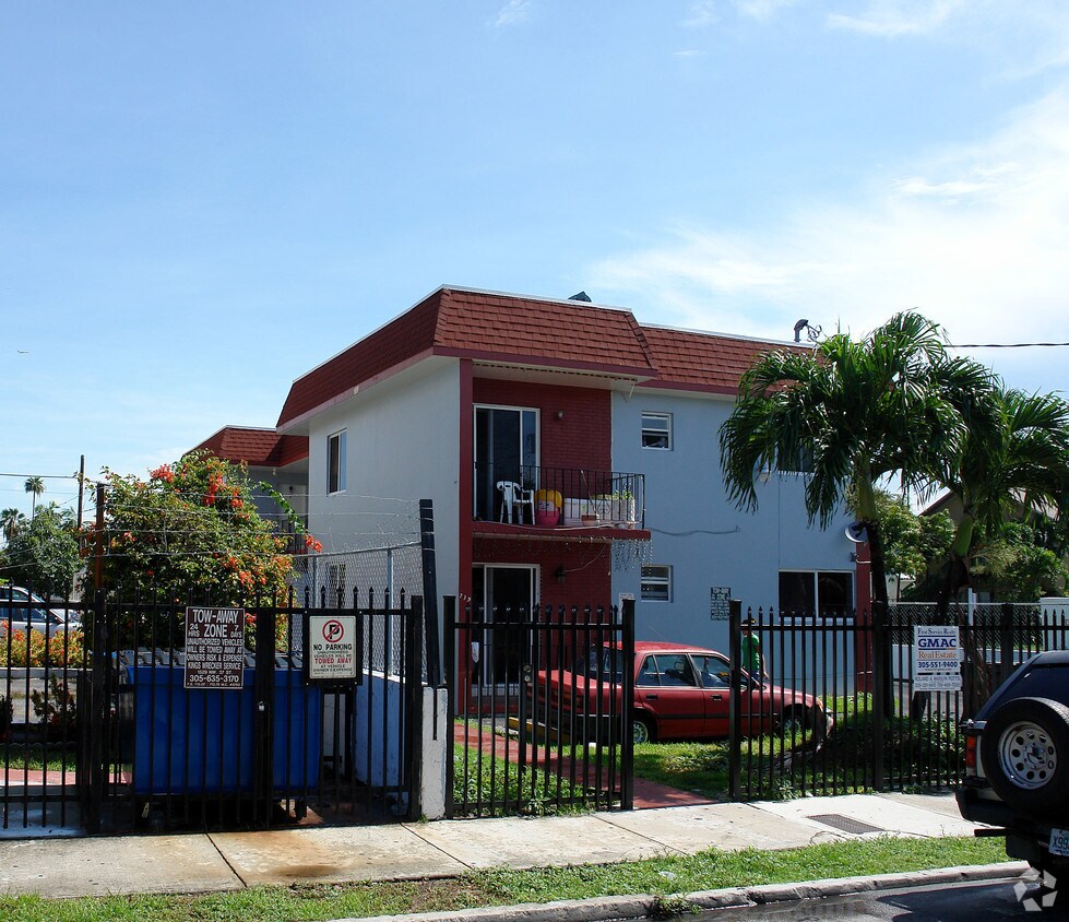 Primary Photo - 739 NW 3rd St