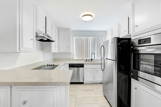 Building Photo - 519 Idaho Ave