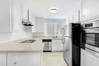 Building Photo - 519 Idaho Ave