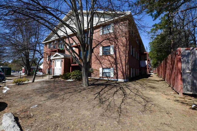 Building Photo - 12 East Side Dr