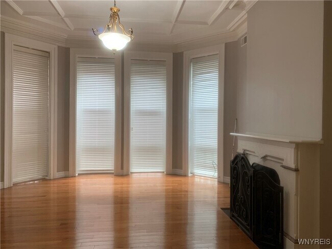 Building Photo - 900 Main St