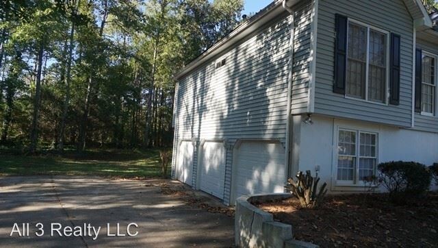 Building Photo - 2115 Fairlane Ct