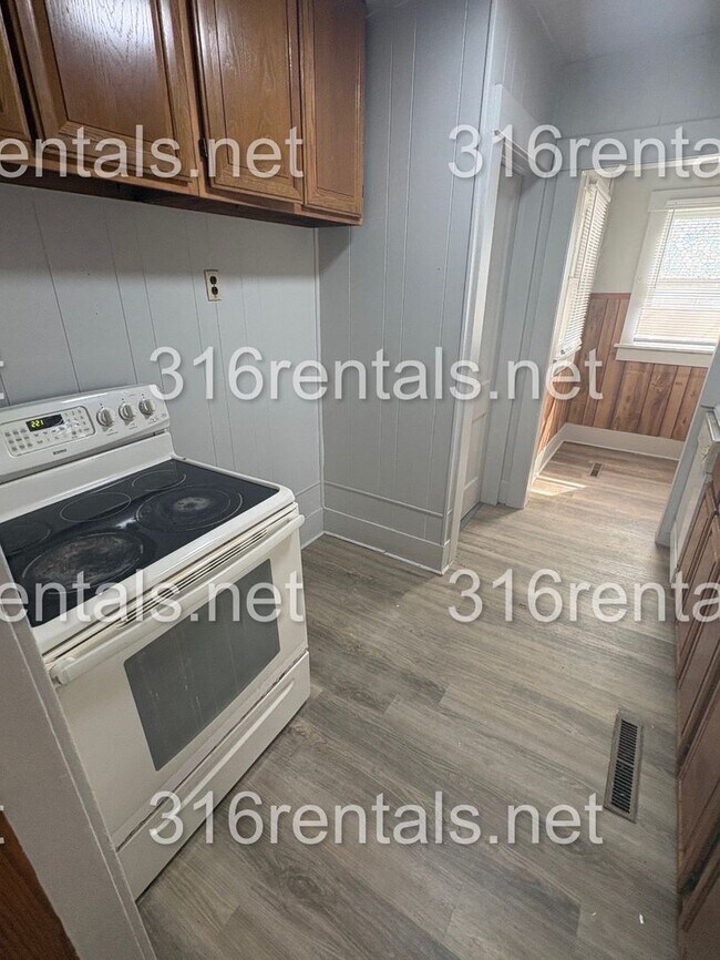 Building Photo - $950 - 3 bed 1 bath - Single Family Home