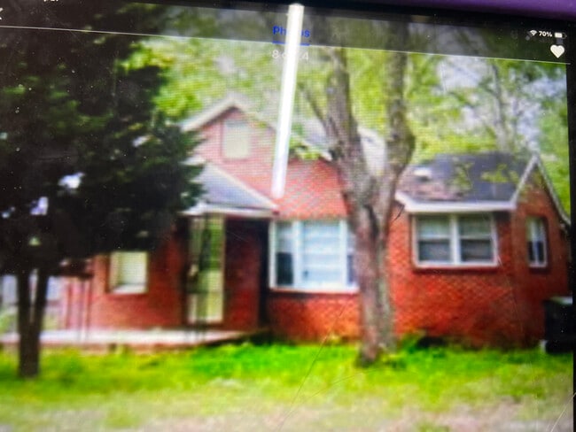Building Photo - 1313 Winona Ave