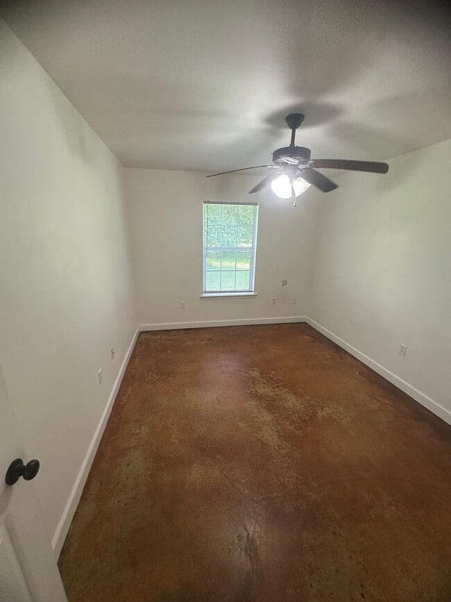 Building Photo - 42663 Edgewater Ln