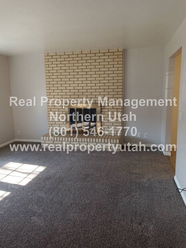 Foto del edificio - 4 Bedroom 2 Bath House in Layton