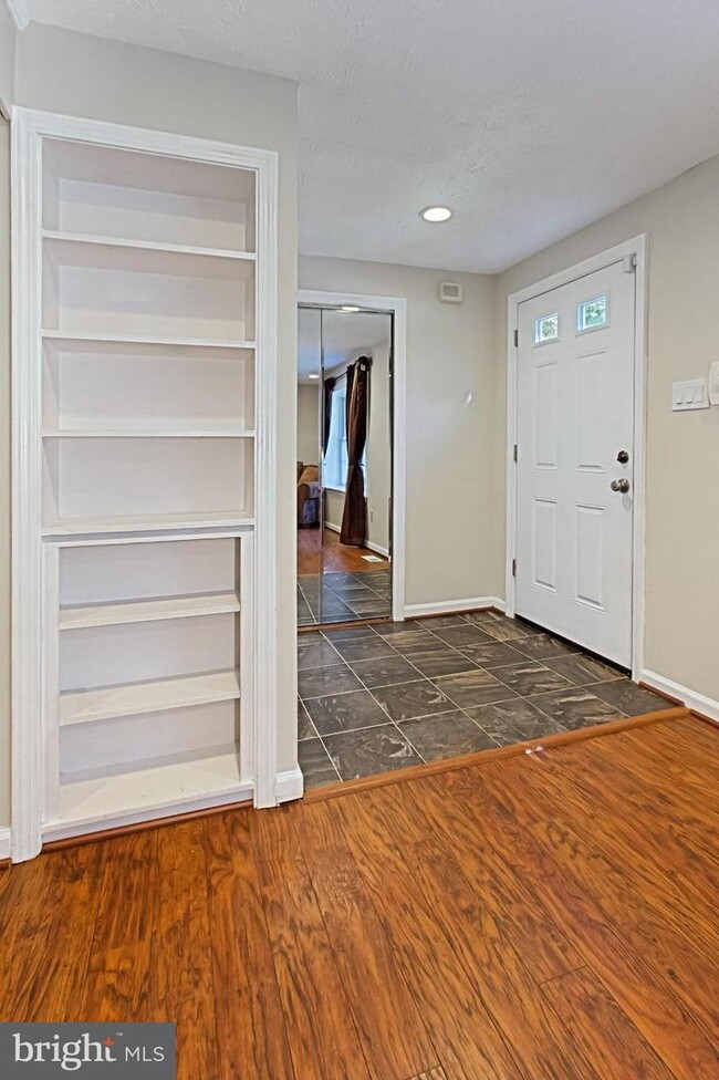 Foto del edificio - 4681 Brentleigh Ct