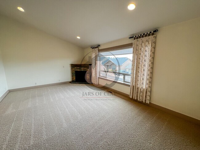 Foto del edificio - Beautiful South Salem Home - MOVE IN READY!