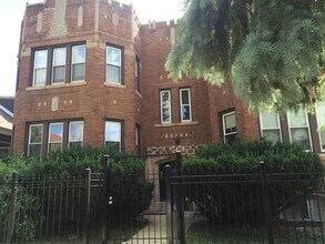 Building Photo - 6615 S Sacramento Ave
