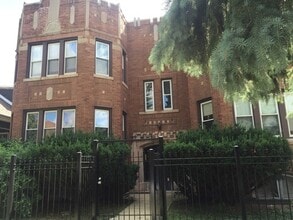 Building Photo - 6615 S Sacramento Ave