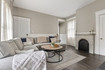 Building Photo - 357 K St