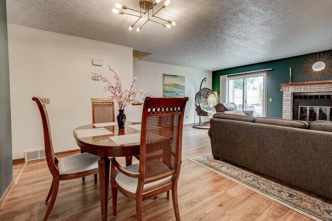 Foto del edificio - 6524 Blossomwood Cir NE