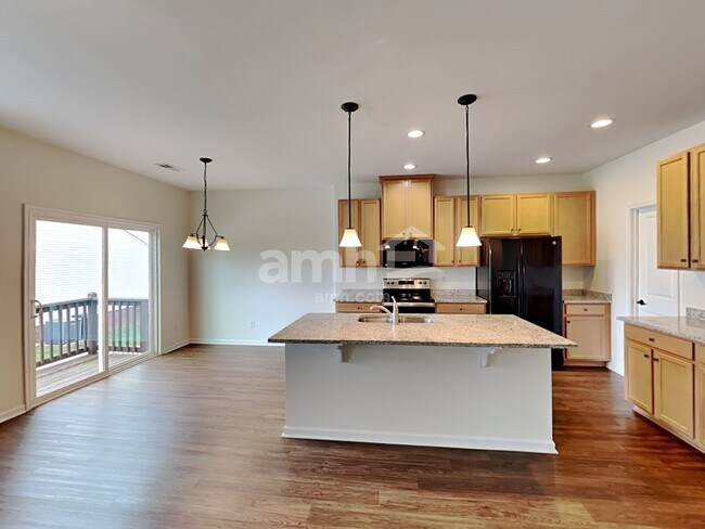 Foto del edificio - 2215 Ambergate Dr