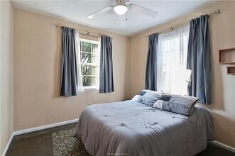 Building Photo - 7 acres with 5 bed, 3 bath less than 25 mi...