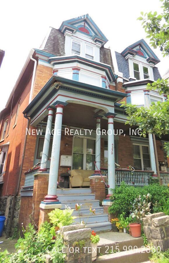 Building Photo - 4332 Pine St