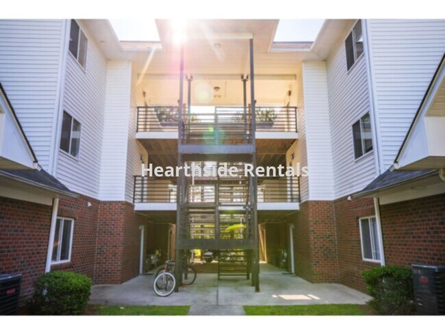 Foto del edificio - **3 Bedroom 3 Bath Condo Within Walking Di...
