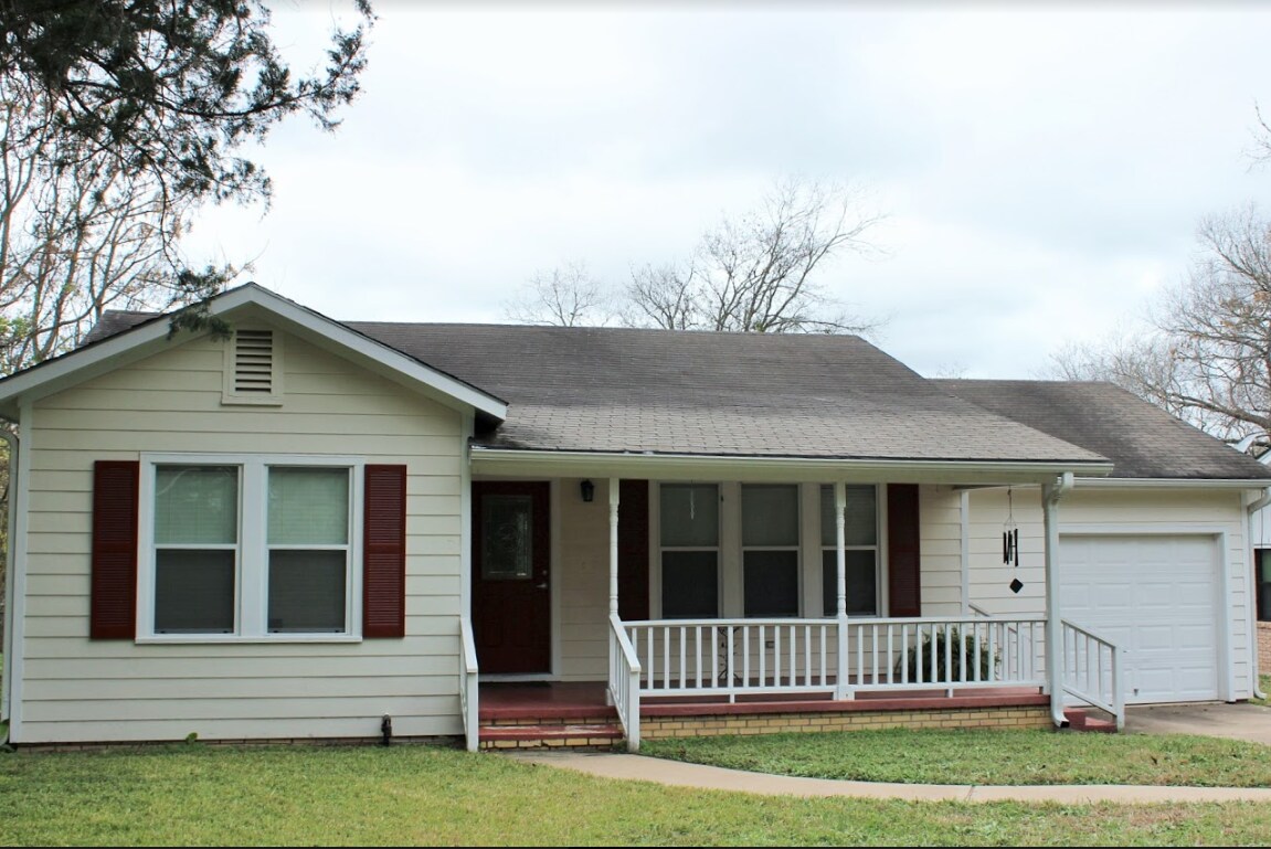 1002 Marie St, Brenham, TX 77833 House Rental in Brenham, TX