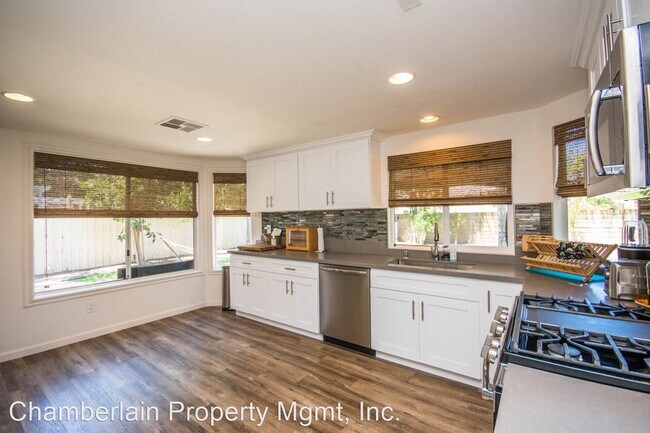 Foto del edificio - 4 br, 2.5 bath House - 1837 Paseo Del Lago...