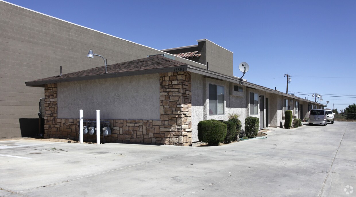 Foto principal - 15392 Bear Valley Rd