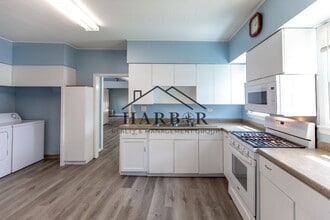 Building Photo - 725 7th Ave SE